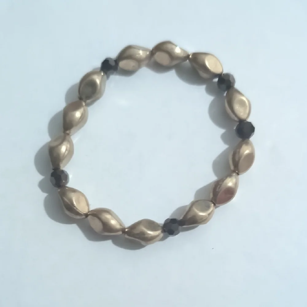 Source Unknown Gold‎ and Black Faceted Bead Bracelet